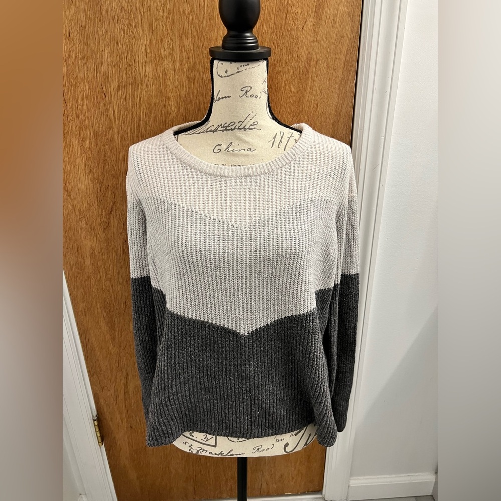 Design History-Carrie Zipper Back Sweater Size M